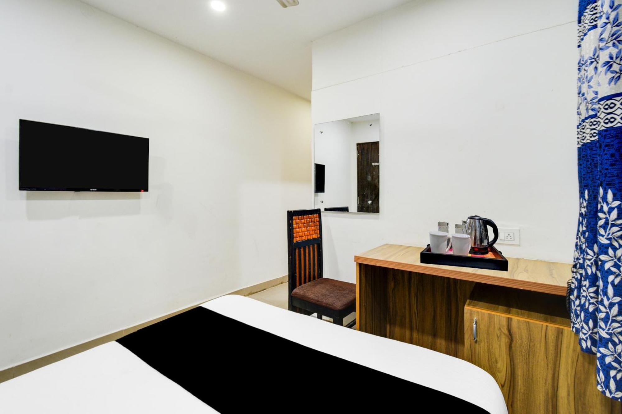 Super Townhouse Madhapur 100 Feet Road Formerly Jkc Grand Hyderabad Exterior photo