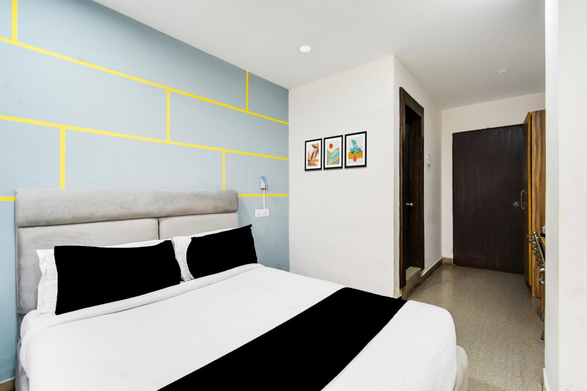 Super Townhouse Madhapur 100 Feet Road Formerly Jkc Grand Hyderabad Exterior photo